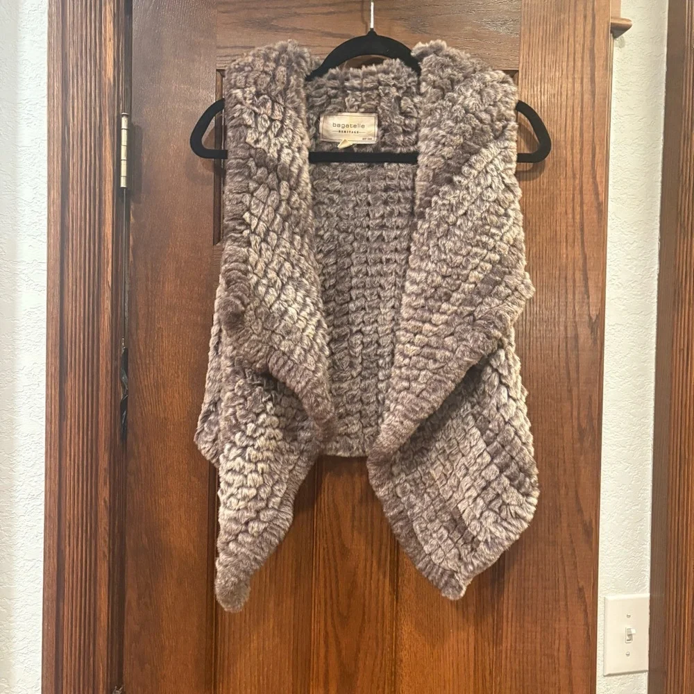 Bagatelle $200 Bloomie’s Heritage Grey Scalloped Faux Fur Draped Vest M P2P 19”